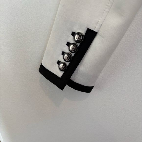 White House Black Market Women's White Blazer with Black Trim - Picture 4 of 8